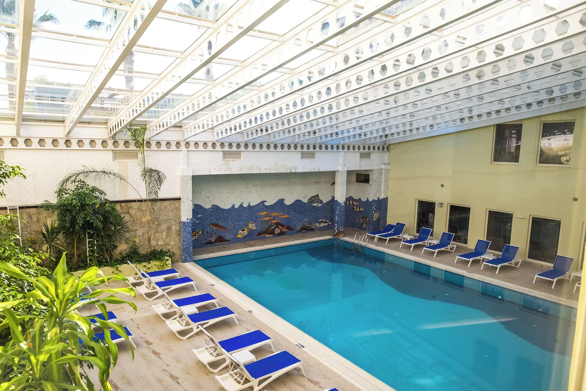 Piscine intérieure couverte